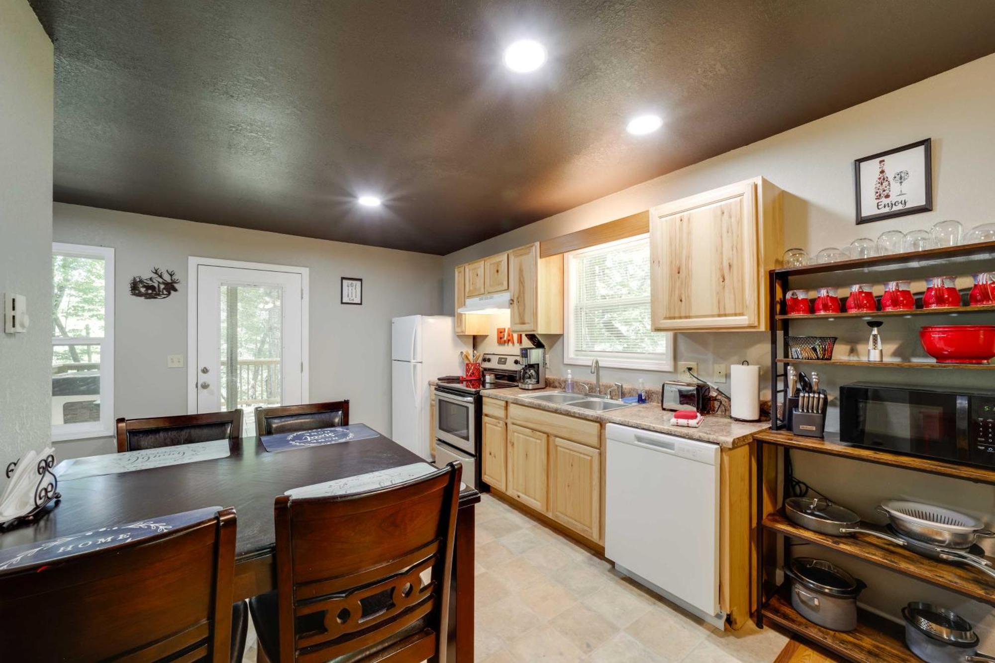 Cozy Whittier Cabin And Yard And Hot Tub, Pets Welcome Exterior foto